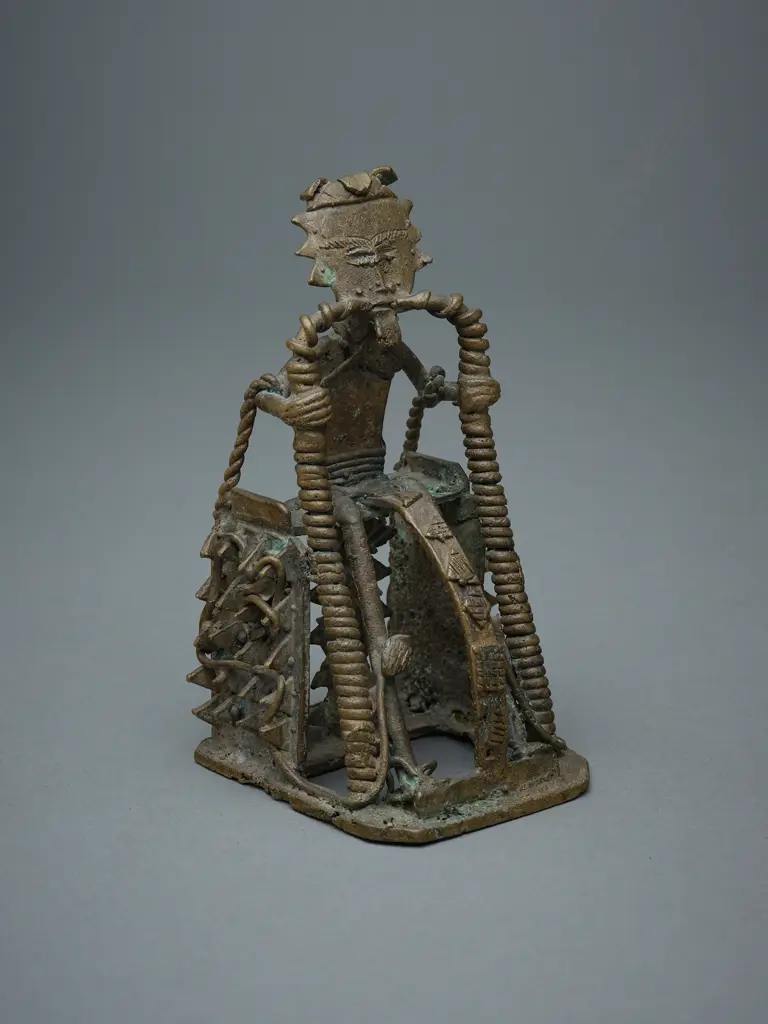 African brass and wire-formed seated figure, Image 1++
